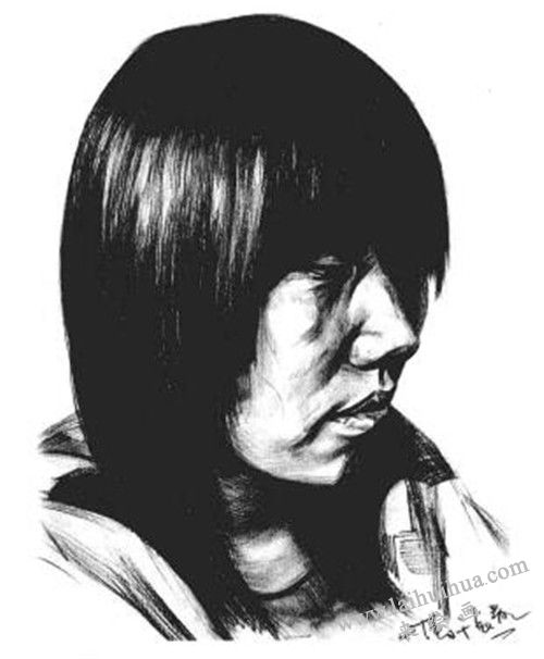 素描四分之三长发女青年肖像的画法步骤 完成稿