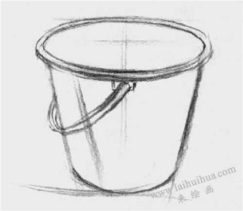 水桶素描画法步骤 二