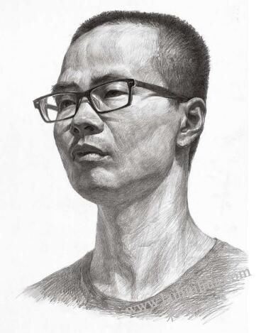 中年头像的素描画法步骤04