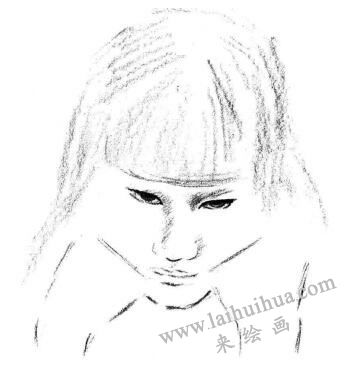 委屈的女孩素描画法步骤02