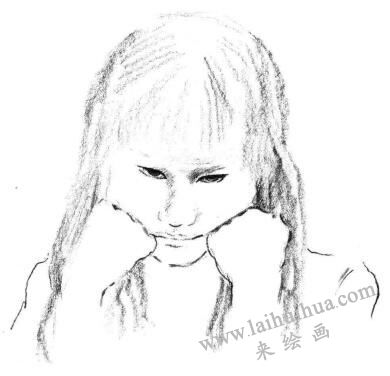 委屈的女孩素描画法步骤04