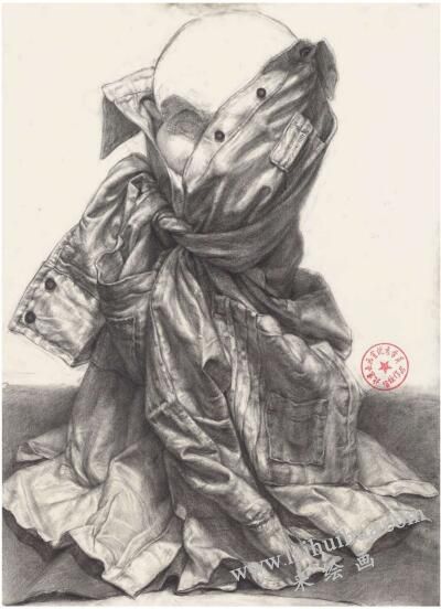 人物半身像素描中衣褶