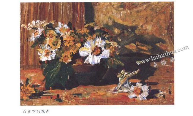 灯光下的花卉