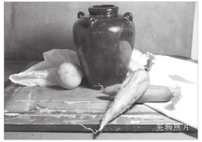 深釉陶罐与蔬果组合素描画法