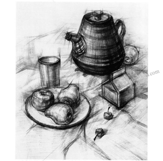 结构素描的写生步骤范例（电热水壶、玻璃杯、瓷盘、水果）步骤四