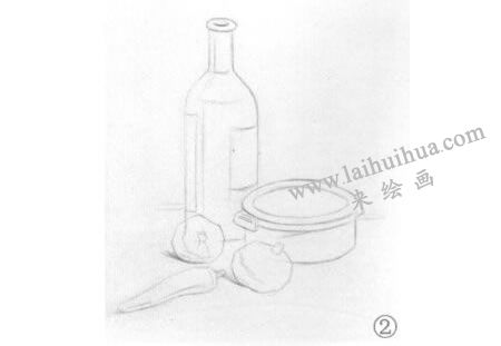 胡萝卜、洋葱和酒瓶组合素描画法步骤02